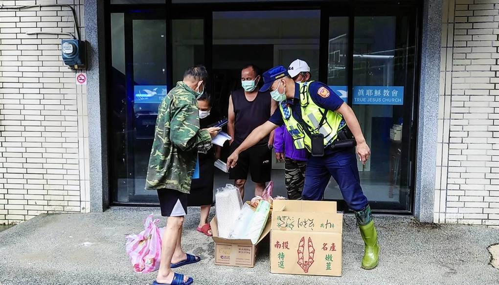 復興區已緊急撤離10里居民，共計72戶247人。（圖／由大溪警分局提供）