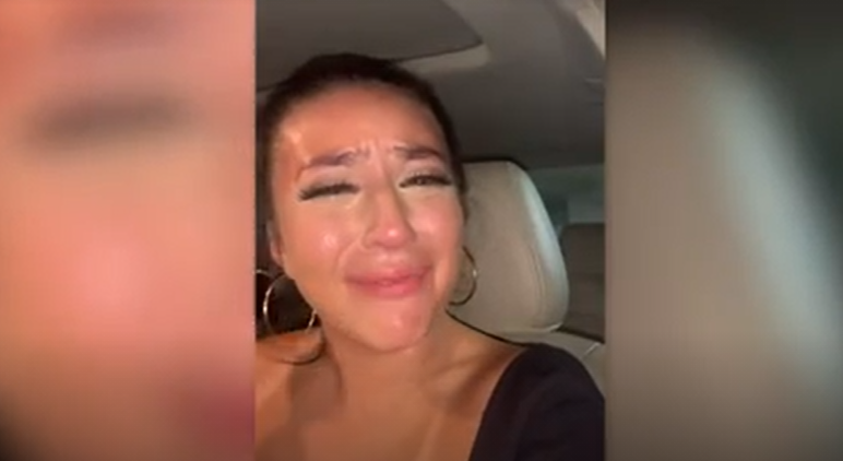 Vane在車上哭訴衣服被嫌棄太醜。(圖/翻攝自TikTok)