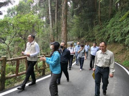 陳政聞前往藤枝國家森林遊樂園會勘(攝自黃子哲臉書)