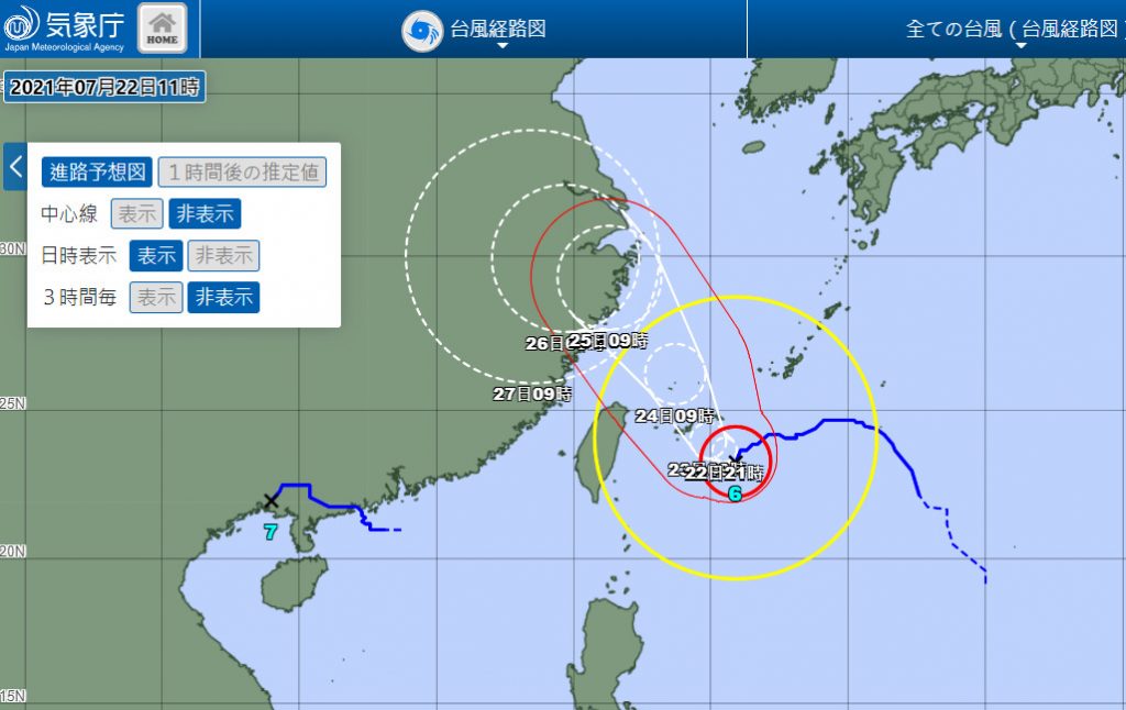 烟花持續增強，外媒預測不排除直撲大陸沿海地區。（翻攝日本氣象廳）
