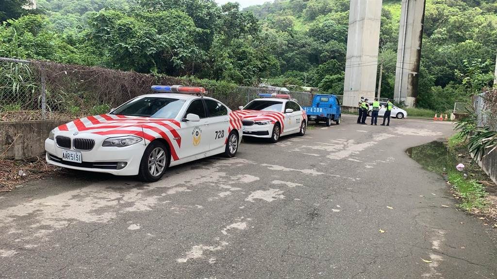 56歲賴姓婦人將車停在國道路肩後,墜落7層樓高架身亡。(圖/由民眾提供)