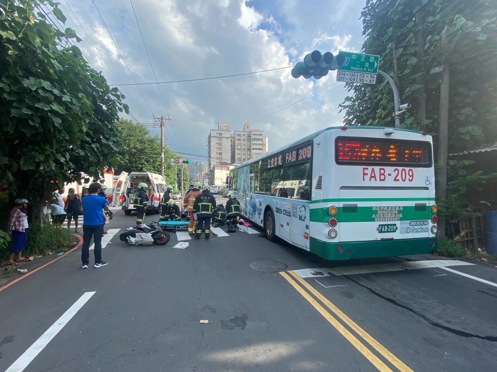 淡水發生闖紅燈車禍案件。（圖／淡水警方提供）