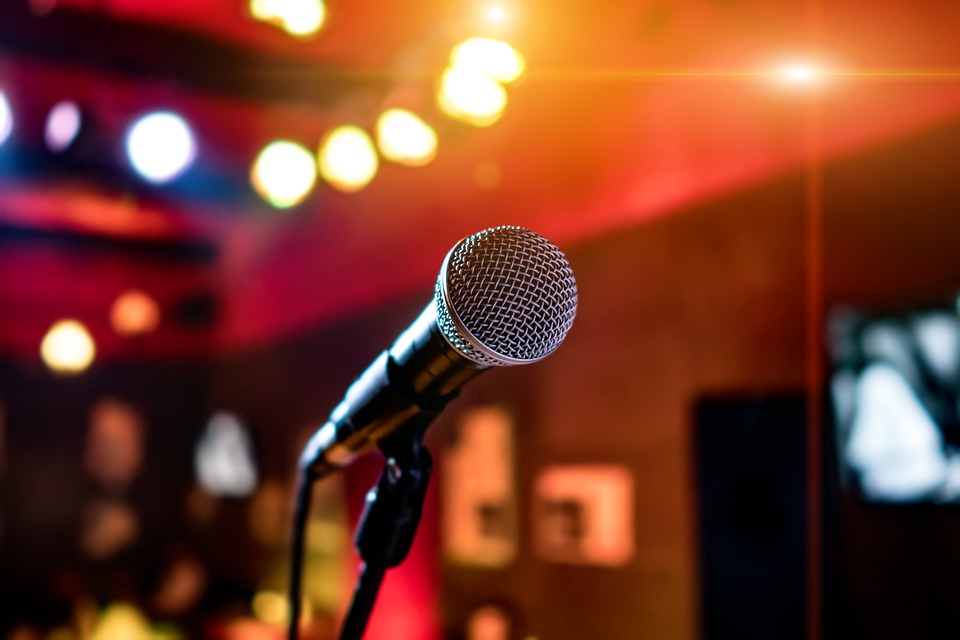 大陸官方將嚴格管制KTV歌曲內容。(示意圖/翻攝自Pixabay)