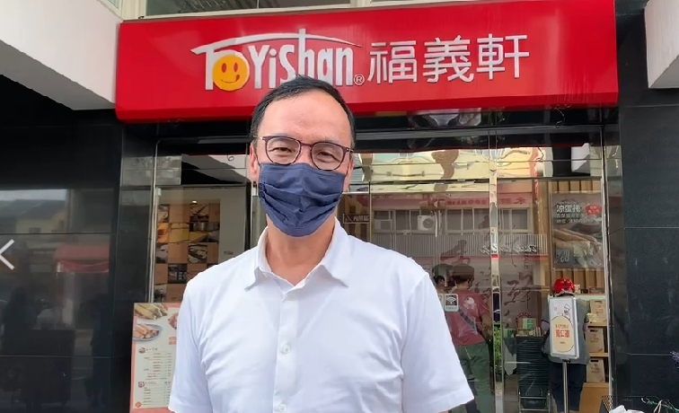 朱立倫祝大家情人節快樂。(圖/中天新聞)