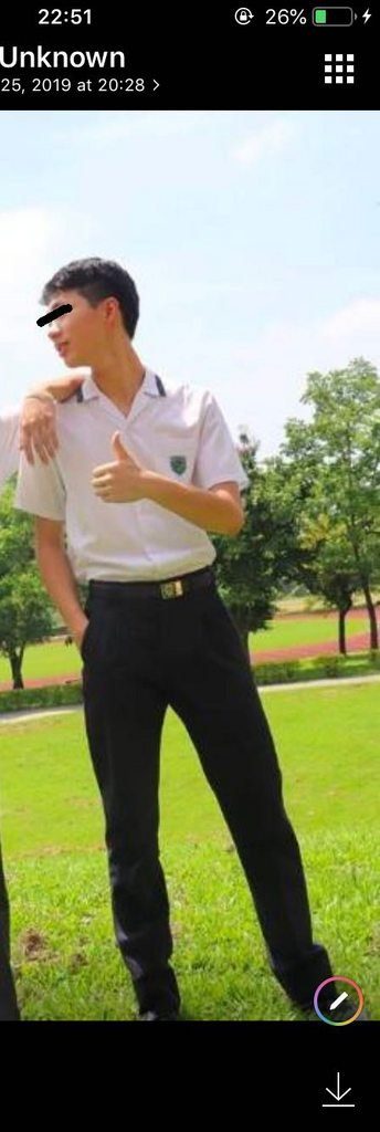 ‘幽天’以賴小帳傳給我的照片,身穿維多利亞實驗高中制服,並自稱身高190(攝自當事人Dcard)