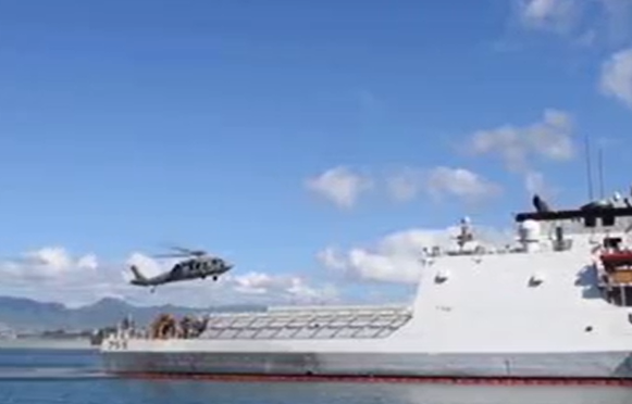 美國海軍「紀德」號導彈驅逐艦、海岸警衛隊「門羅」號炮艦於27日過航台灣海峽。 (圖/翻攝自微博)