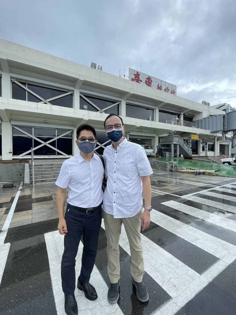 前台東縣縣長黃健庭陪公開力挺朱立倫,認為他是改革國民黨的不二人選。 (圖/中天新聞)