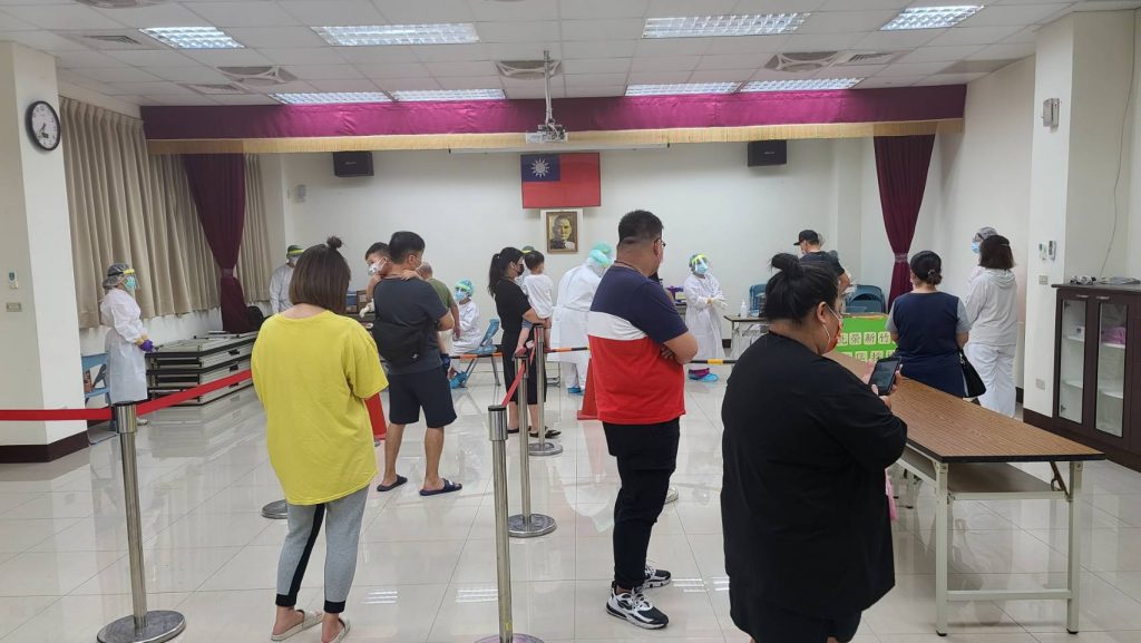 民眾湧入進行快篩。（圖／民眾提供）