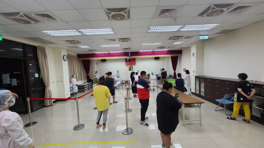 民眾湧入進行快篩。（圖／民眾提供）
