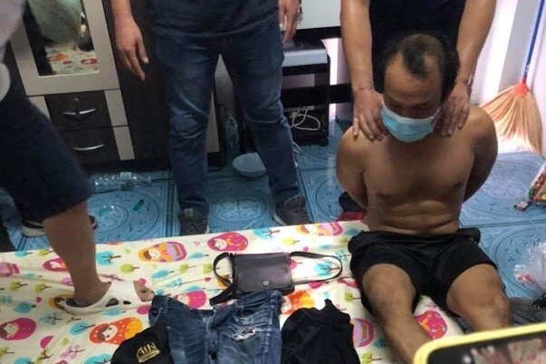 33歲的艾卡波, 女子壓在地上勒斃,事後遭逮。翻攝自臉書