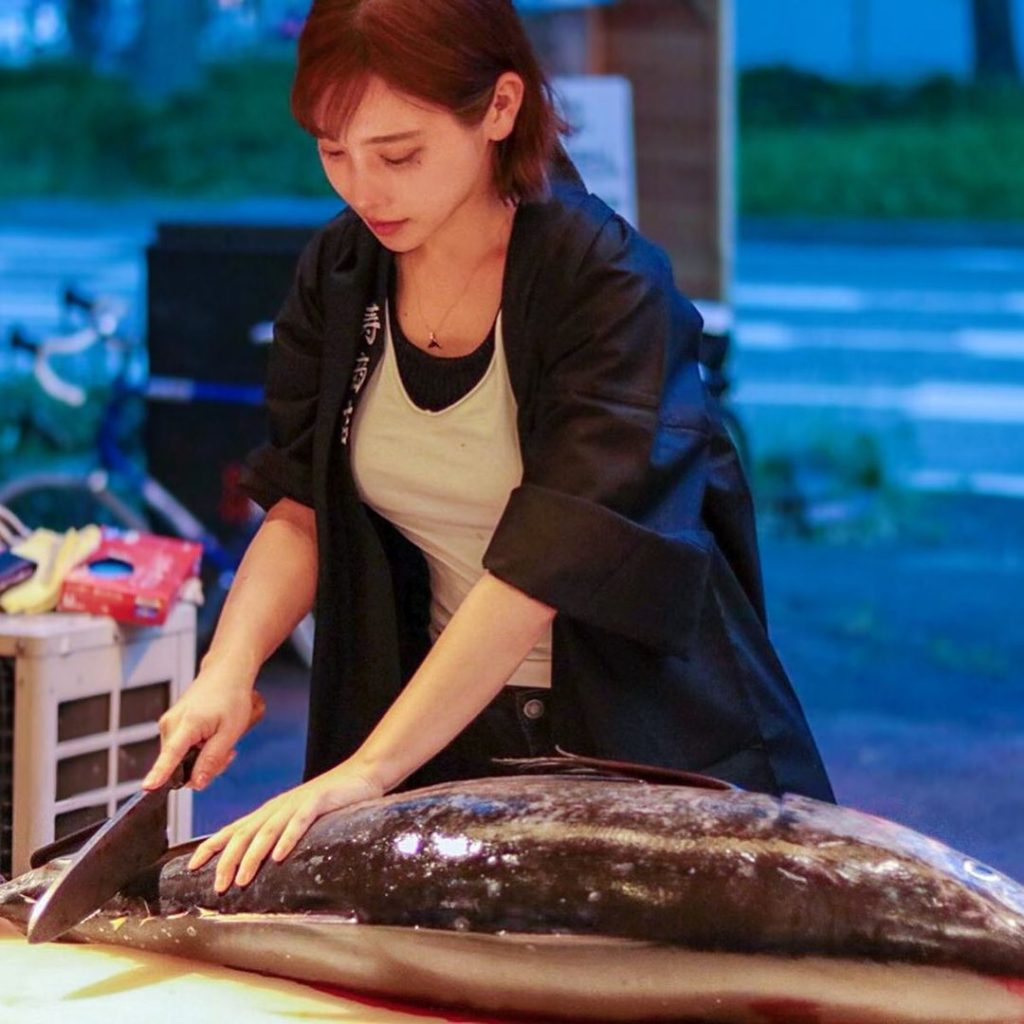 日本最美魚販森朝奈。（圖／翻攝自IG）