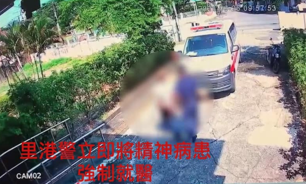 男子徒手挖女店員眼睛,導致女店員眼睛留下兩行鮮血。(圖/翻攝自臉書/屏東縣政府警察局里港分局)
