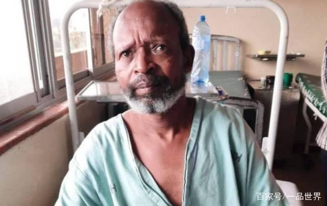 50多歲的警察賴爾(Reuben Kimutai Lel)2020年年底發生車禍後,在醫院昏迷了9個月,醒來後發現自己不僅被當失蹤人口,連工作也丟了! (圖/翻攝自百家號、一品世界)