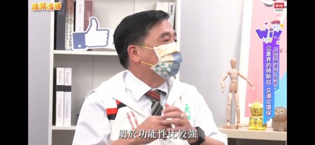 局長鍾鳴時說明設立林口轉運站的用意及針對交通改善未來期望。（圖／截取自YouTube）