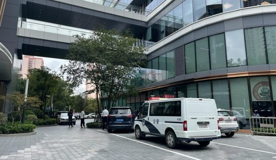 一名外送員去酒店送外送時，意外在酒店大廳櫃檯上，驚見一名女性頭顱（圖／翻攝自「瀟湘報導」微薄）