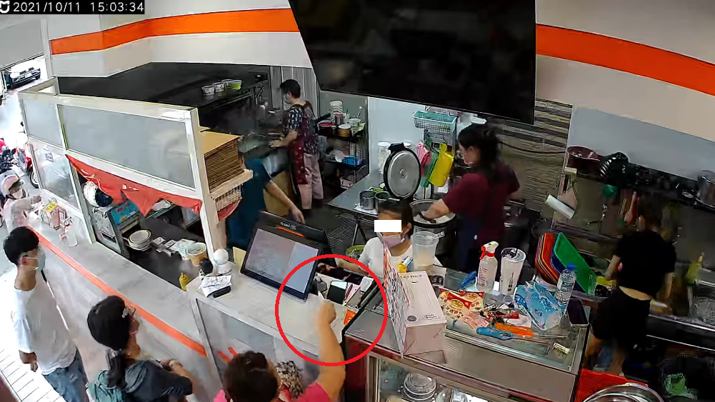 苗栗縣竹南鎮卻有一家小吃店,日前因尖峰時間人潮眾多,不小心被顧客持「去年的3倍券」充當5倍券消費。(圖/擷取自《我是頭份人》臉書)