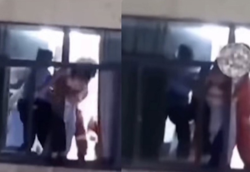 女直播主爬窗跳樓,救援人員破門搶救。(圖/翻攝微博)