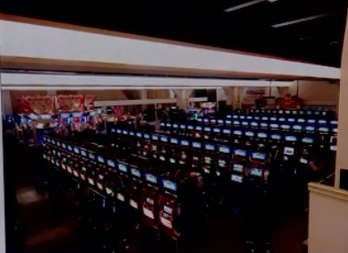 陳柏惟去的賭博電玩遊藝場,是當時高雄規模最大的「皇冠皇宮娛樂城」。(圖/中天新聞)