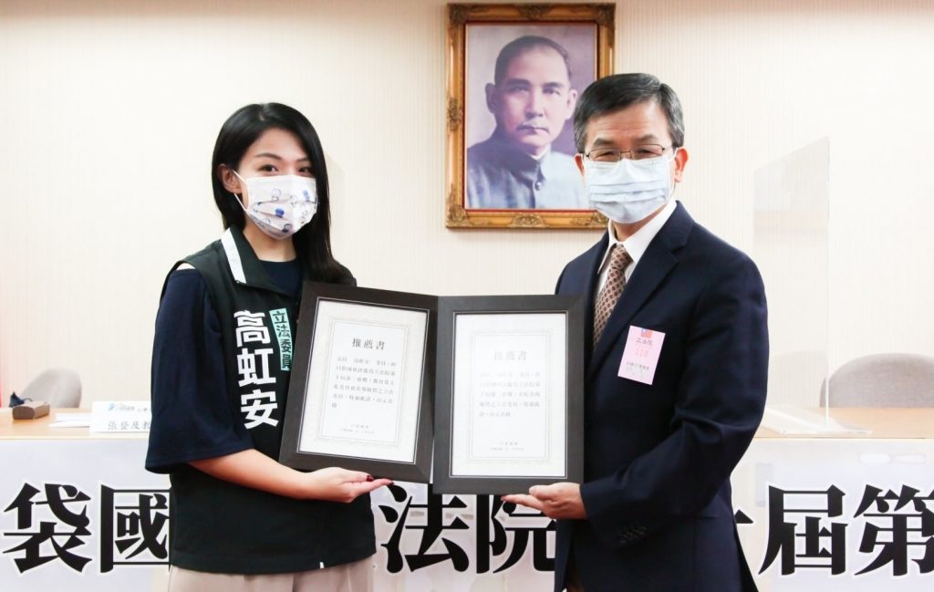 民眾黨立委高虹安獲得雙料 「五星優質立委」 。取自高虹安臉書