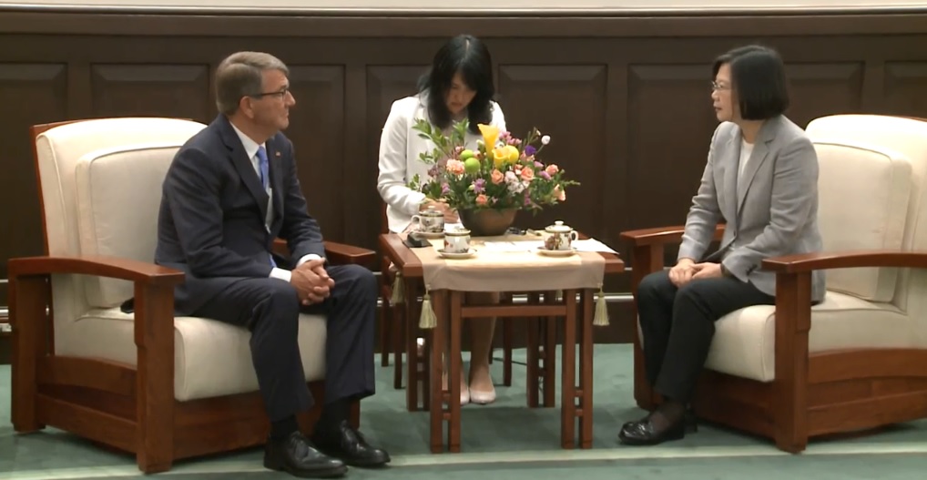 2018年7月前美國國防部長卡特拜會蔡英文總統(攝自總統府YT頻道)