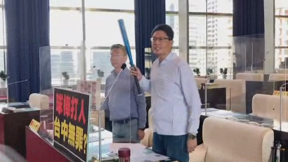 台中市議員林德宇質詢台中市暴力事件頻傳(攝自中天新聞)