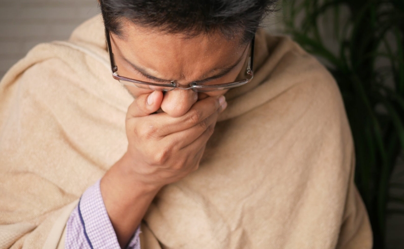 感冒與新冠咳嗽怎麼分？乾咳、乾痛要當心？（示意圖／pexels）