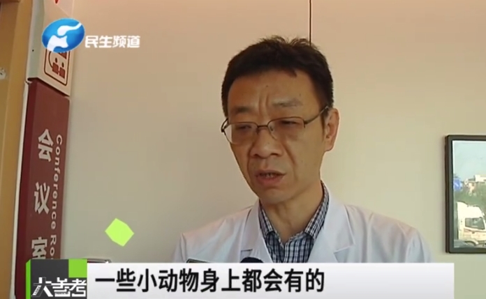 醫生利用廣角眼底攝影儀器發現，女子有感染弓形蟲的情形。（圖／翻攝自「大參考」微博）