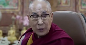 西藏精神領袖達賴喇嘛昨日以視訊方式，參與日本外國記者俱樂部的線上記者會（圖／翻攝自中天新聞）