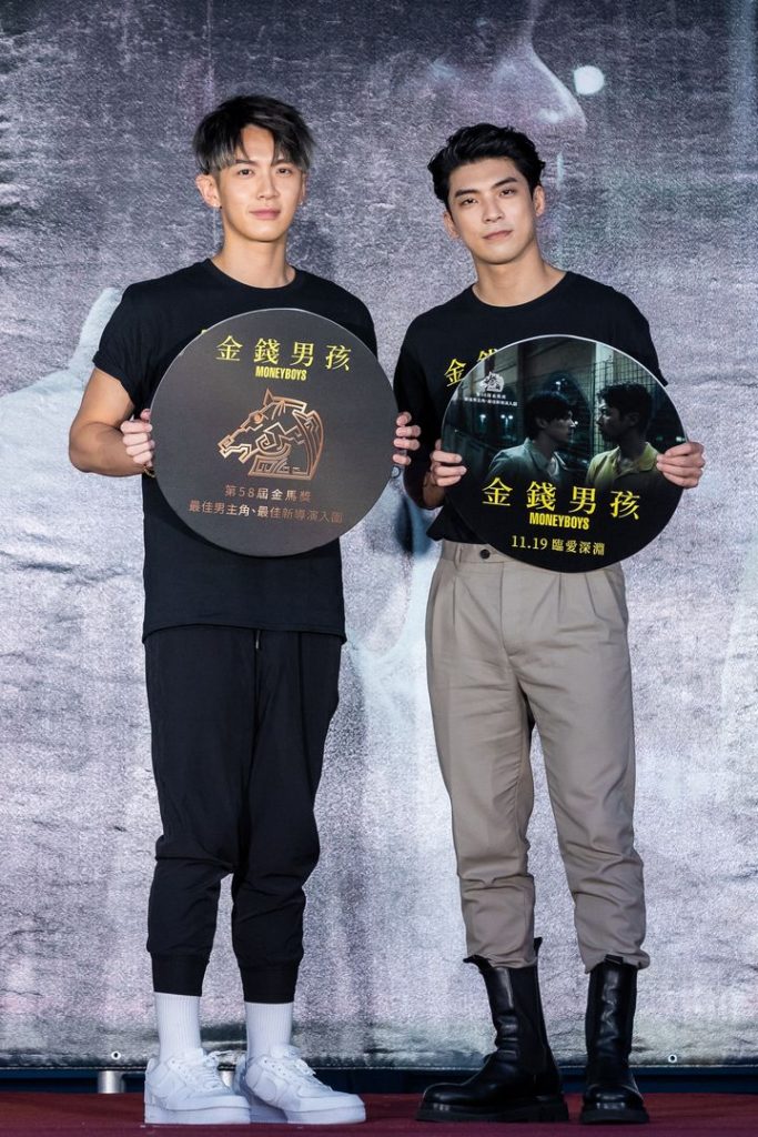 柯震東(左)和林哲熹昨為《金錢男孩MONEYBOYS》造勢。(圖/可樂電影提供)