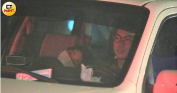 李沐在結束約七個小時的宣傳活動後，上車倚靠在男友身上。（圖／本刊攝影組）