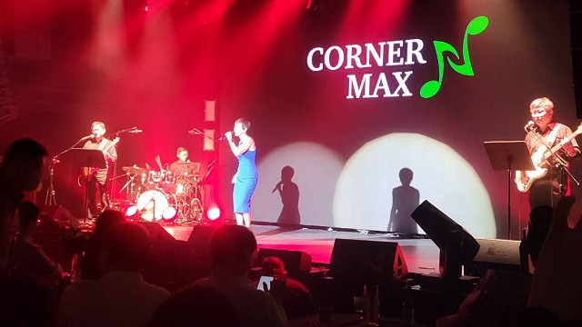 CORNER MAX是嶄新的多功能展演廳，完美重現黃金年代的西洋經典好歌。（圖／大角落提供）