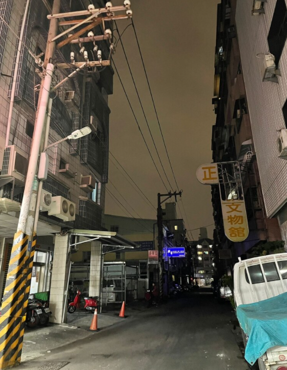 高雄鳳山傳出停電情況。(圖/李雅靜提供)