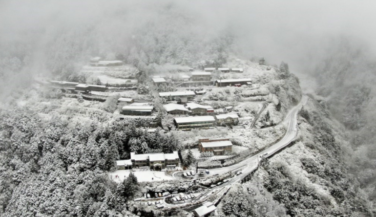 冷氣團即將來襲，氣象局透露高山可欣賞雪景。（圖／中央社）