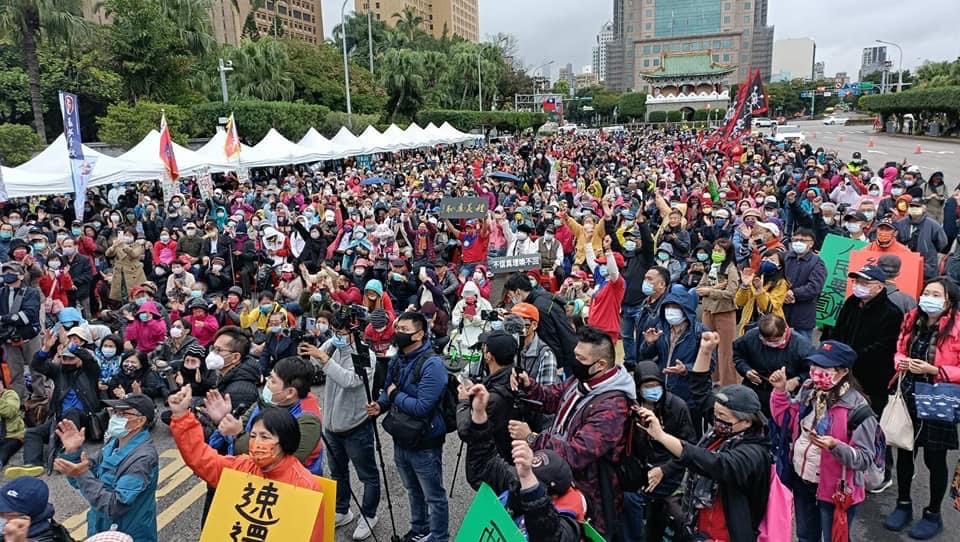 許多民眾現場聲援「速還真」活動。（圖／翻攝自臉書／張亞中【孫文學校】）