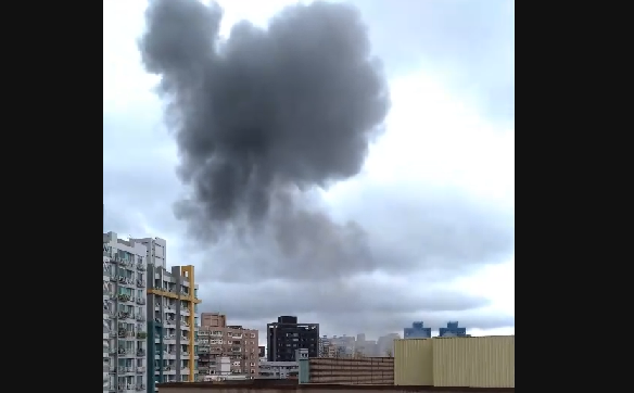 文山區變電所爆炸。(圖/記者爆料網)