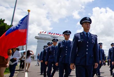 國防部今(27)日表示，國軍111年1月1日將級人員定期晉任，業奉總統核定。圖取自國防部發言人臉書