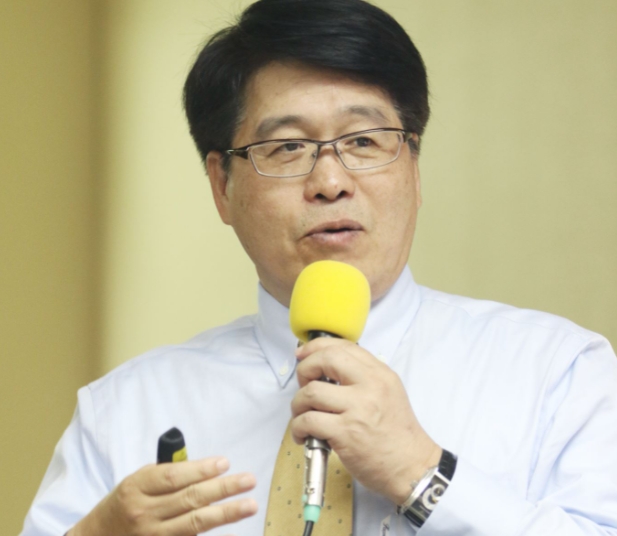 ▲「四大公投」年輕人恐站蔡英文對立面!游盈隆分析「民進黨的一大敗筆」。(圖/翻攝自臉書/游盈隆)