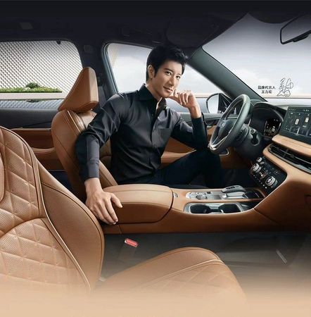 王力宏遭車上迅速切割，創下汽車品牌代言人最快解約紀錄。（圖／翻攝自微博）