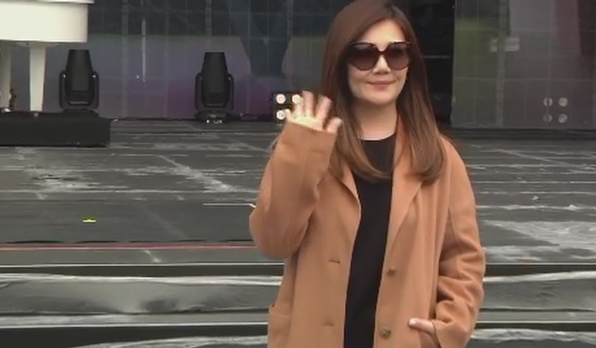 梁靜茹彩排結束後接受媒體採訪。