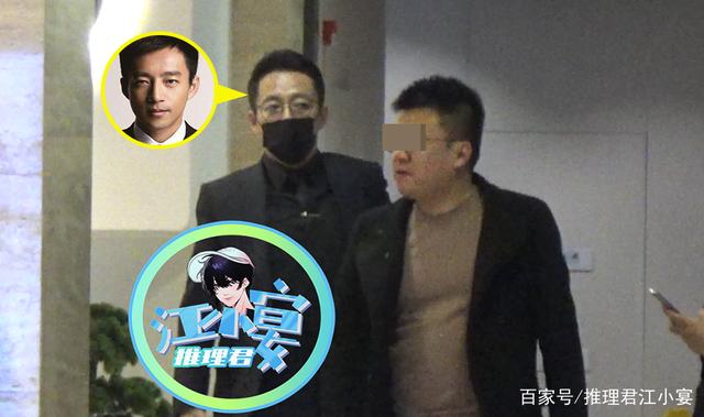 汪小菲被拍到身穿黑色口罩、西裝密會長髮女子。(圖/翻攝自微博)