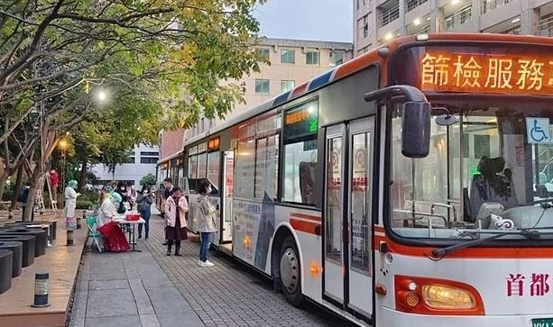 東吳大學因有確診者足跡，故緊急採檢1117名師生，所幸結果皆為陰性。（圖／東吳大學提供）