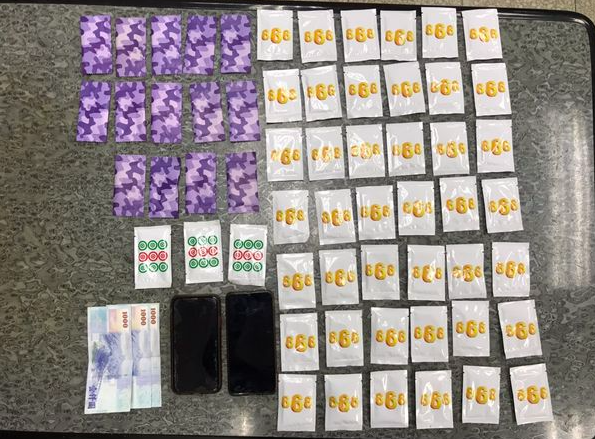 多達700公克以上的毒品遭警方查扣。(圖/民眾提供)