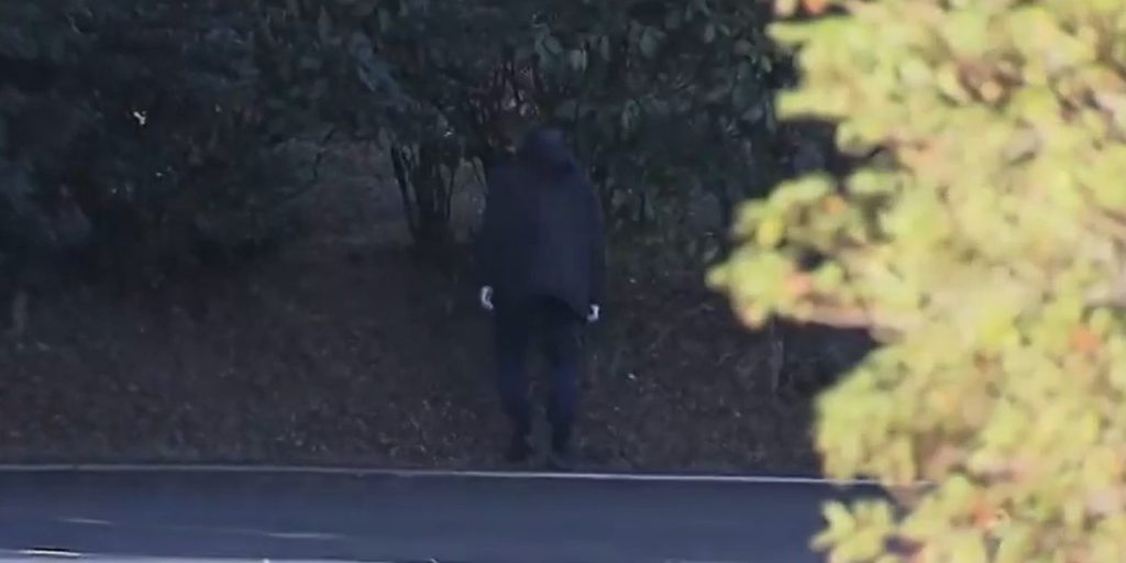 佐賀縣唐津市鏡山有男子疑似開槍輕生。(圖/推特)