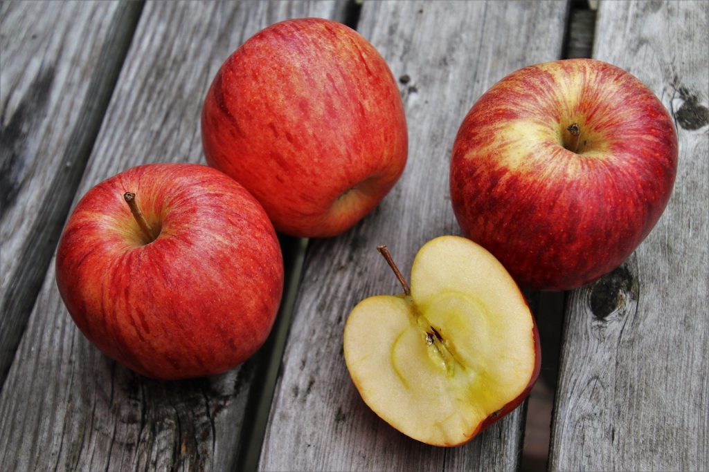 營養師提出「35921減肥法」，每天只要記得吃1顆蘋果，就有助於健康減重。（示意圖／pixabay）