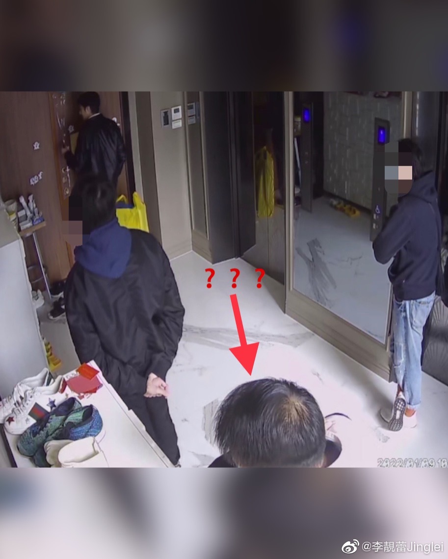 王力宏帶兩名男子要硬闖（攝自李靚蕾微博）