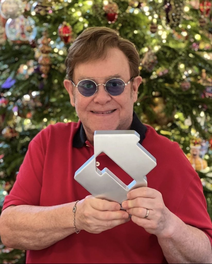 艾爾頓強被譽為「史上最成功的藝人」。(圖/翻攝自IG/eltonjohn)