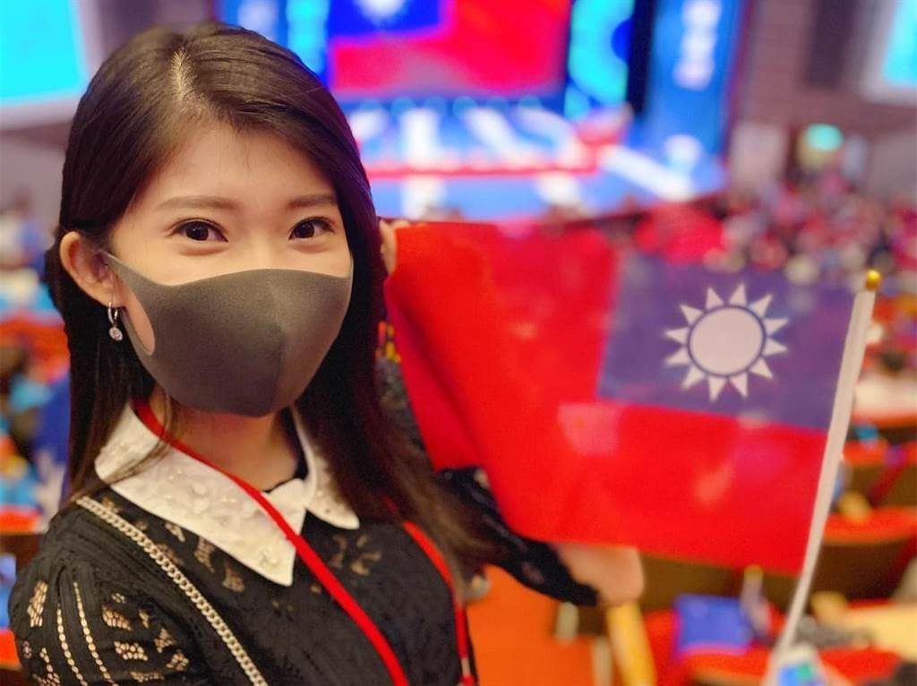 徐小可嗆陳時中「練肖話」,慘遭網軍出征!韓家軍女神李明璇說話了。(圖/攝自李明璇臉書)