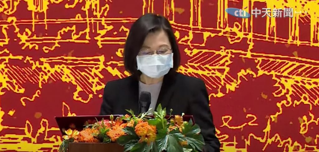 總統蔡英文日前參加「經國七海文化園區」活動致詞時,屢屢提到前總統蔣經國「反共」事蹟。(圖/中天新聞)
