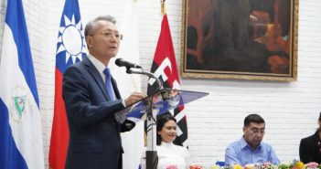 尼加拉瓜與中華民國去年12月10日斷交，前駐尼國大使吳進木在斷交前夕請辭、未返台報告及獲尼國國籍引發議論。（圖／取自僑委會）