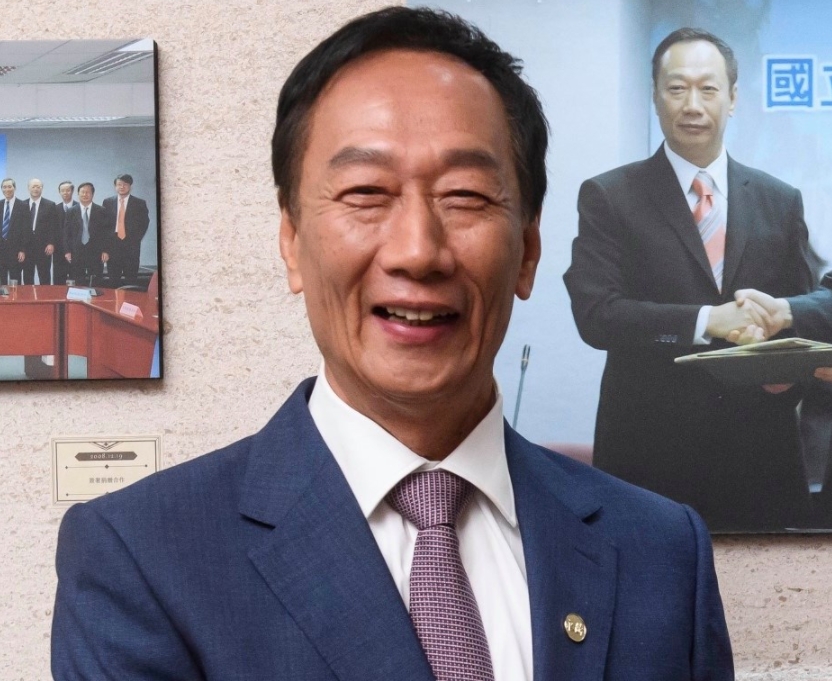 民眾黨立委高虹安表示,鴻海集團創辦人郭台銘並未和她討論參選新竹市長。(圖/翻攝自「郭台銘」臉書)